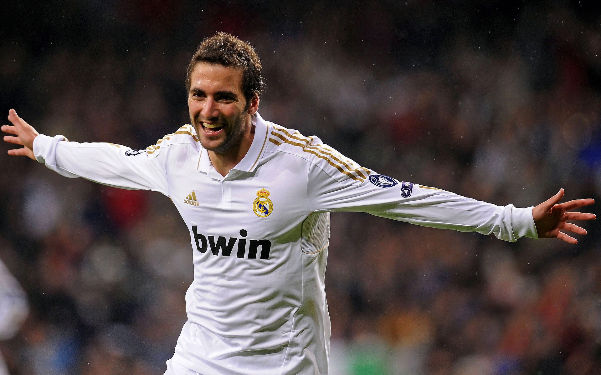 东亚杯国足夺冠 球迷情绪达到顶点，东亚杯男足比赛时间